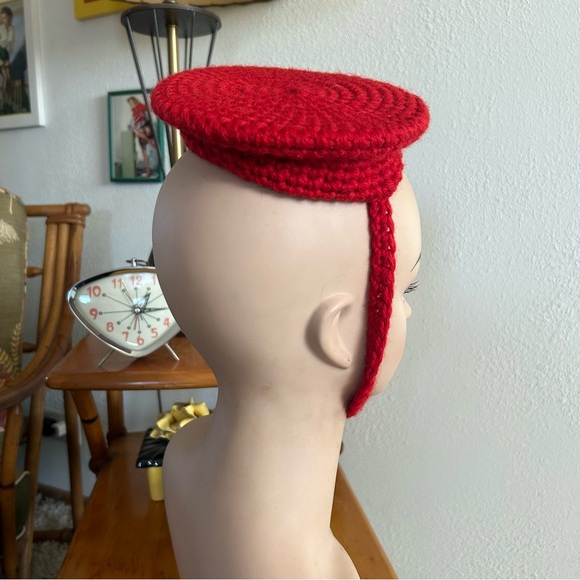 Vintage 1940s Hat | Red | Tilt | Everyday | Crochet l Knit | 40s - Picture 3 of 4